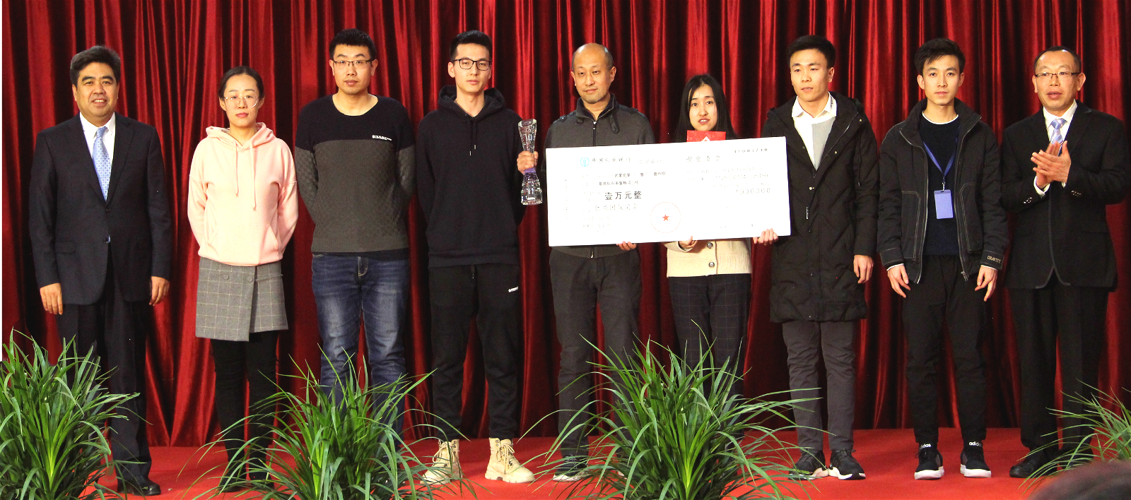 IMG_9004_meitu_20.jpg IMG_9004_meitu_20.jpg